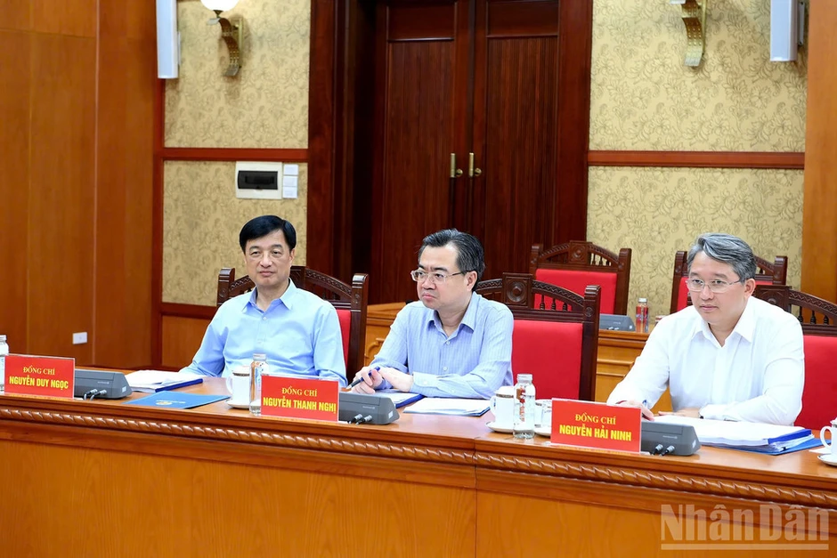 Chuyển từ duy trì năng lực sản xuất sang xây dựng hệ sinh thái công nghiệp hàng hải Chuyển từ duy trì năng lực sản xuất sang xây dựng hệ sinh thái công nghiệp hàng hải