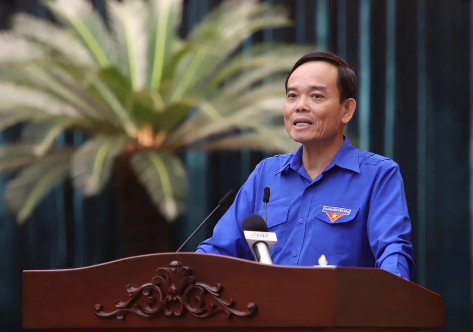 Clip Bí thư Thành ủy TPHCM ôm đàn, hát khi gặp gỡ thanh niên Clip Bí thư Thành ủy TPHCM ôm đàn, hát khi gặp gỡ thanh niên