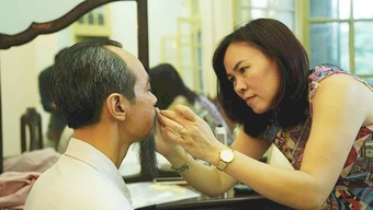 Cô gái hóa trang hình tượng Bác Hồ
