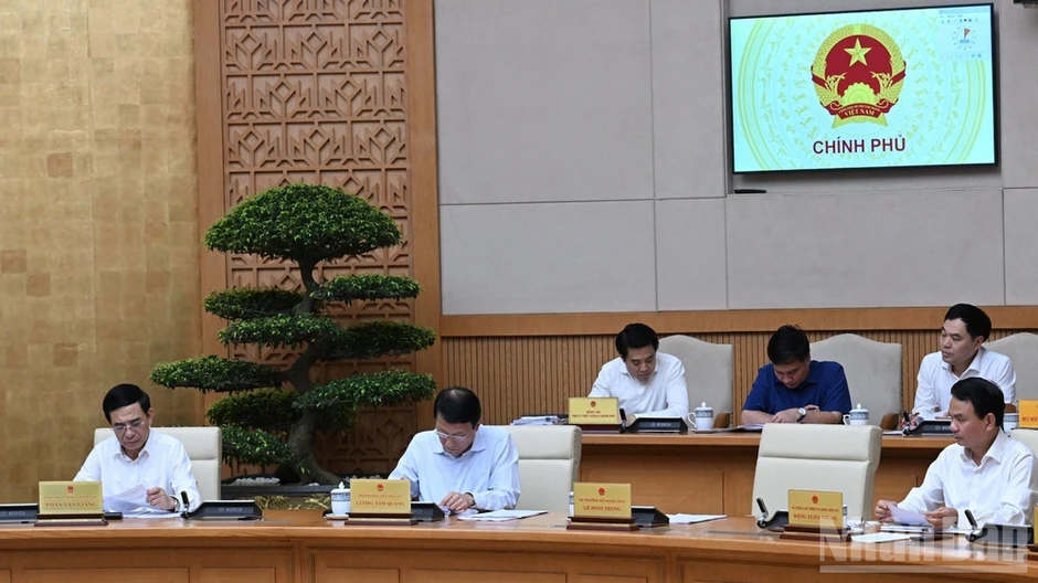 Có giải pháp hiệu quả giữ vững ổn định kinh tế vĩ mô, bảo đảm tăng trưởng và giải ngân vốn đầu tư công Có giải pháp hiệu quả giữ vững ổn định kinh tế vĩ mô, bảo đảm tăng trưởng và giải ngân vốn đầu tư công
