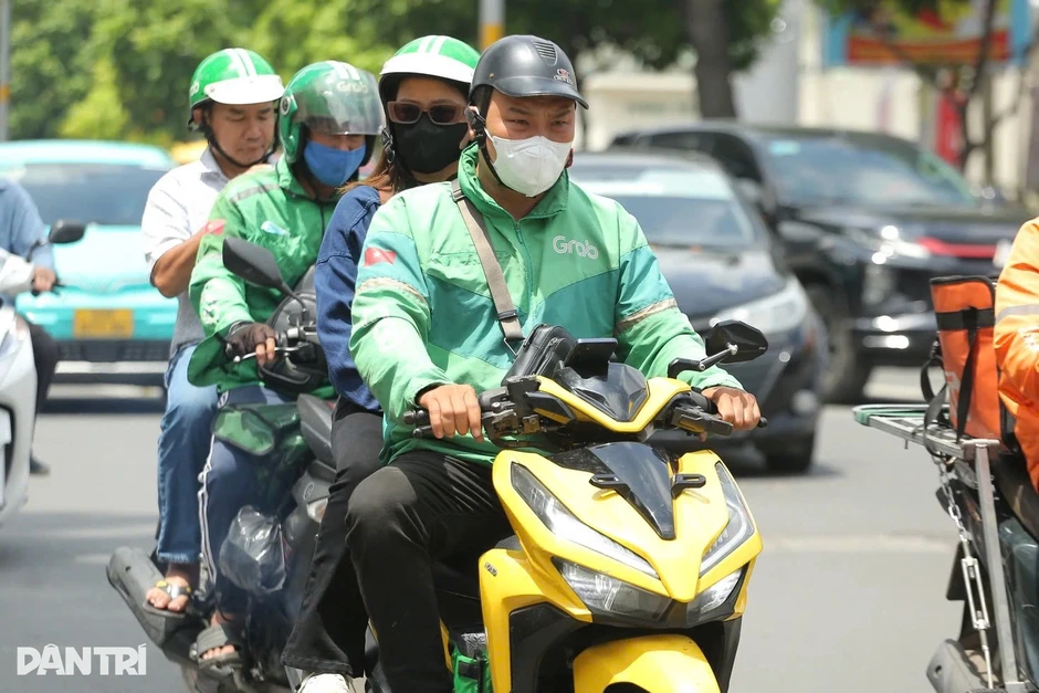 Có nên để tài xế xe công nghệ tự chịu toàn bộ mức đóng bảo hiểm xã hội? Có nên để tài xế xe công nghệ tự chịu toàn bộ mức đóng bảo hiểm xã hội?