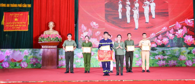 Công an Cần Thơ thi tìm hiểu Nghị quyết Đại hội XIV của Đảng Công an Cần Thơ thi tìm hiểu Nghị quyết Đại hội XIV của Đảng