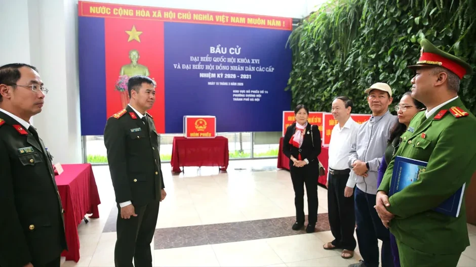 Công an Hà Nội đồng loạt kiểm tra, bảo đảm an toàn khu vực bỏ phiếu Công an Hà Nội đồng loạt kiểm tra, bảo đảm an toàn khu vực bỏ phiếu