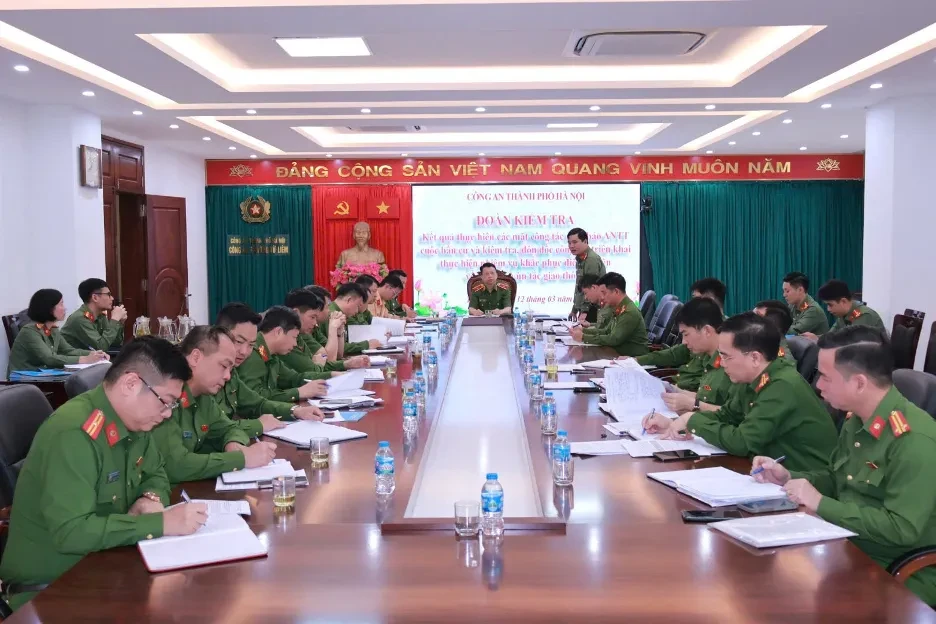 Công an Hà Nội đồng loạt kiểm tra, bảo đảm an toàn khu vực bỏ phiếu Công an Hà Nội đồng loạt kiểm tra, bảo đảm an toàn khu vực bỏ phiếu