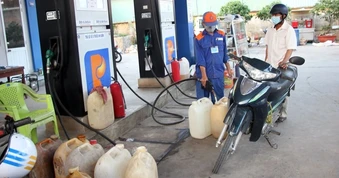 Công an Hà Nội khuyến cáo người dân không tích trữ xăng, dầu