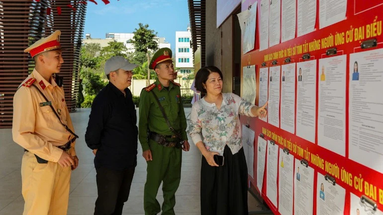 Công an nhân dân sẵn sàng cao nhất cho tổ chức bầu cử Công an nhân dân sẵn sàng cao nhất cho tổ chức bầu cử