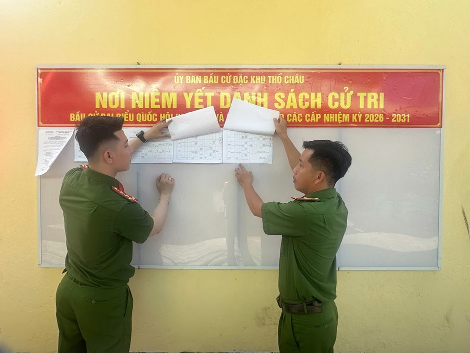 Công an tỉnh An Giang đảm bảo an ninh trật tự cho ngày bầu cử sớm tại Thổ Châu Công an tỉnh An Giang đảm bảo an ninh trật tự cho ngày bầu cử sớm tại Thổ Châu