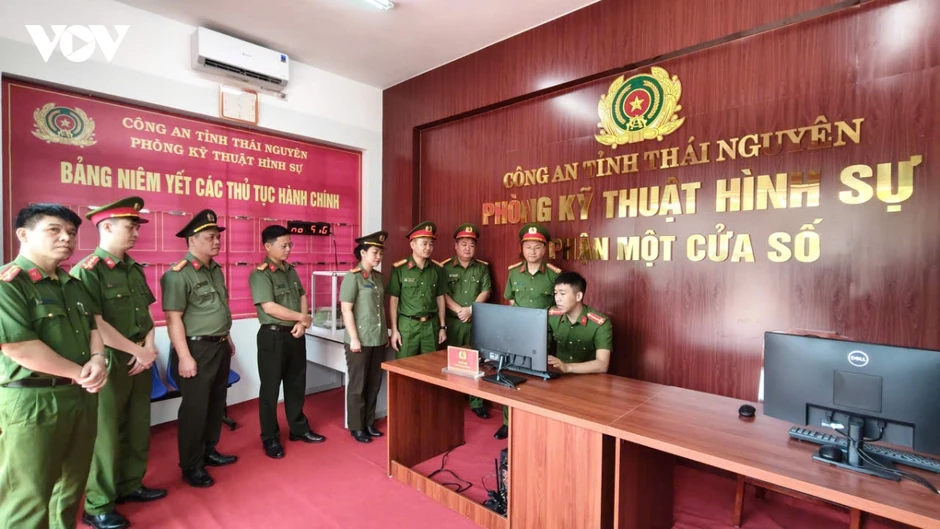 Công an tỉnh Thái Nguyên ra mắt bộ phận “Một cửa số” Công an tỉnh Thái Nguyên ra mắt bộ phận “Một cửa số”