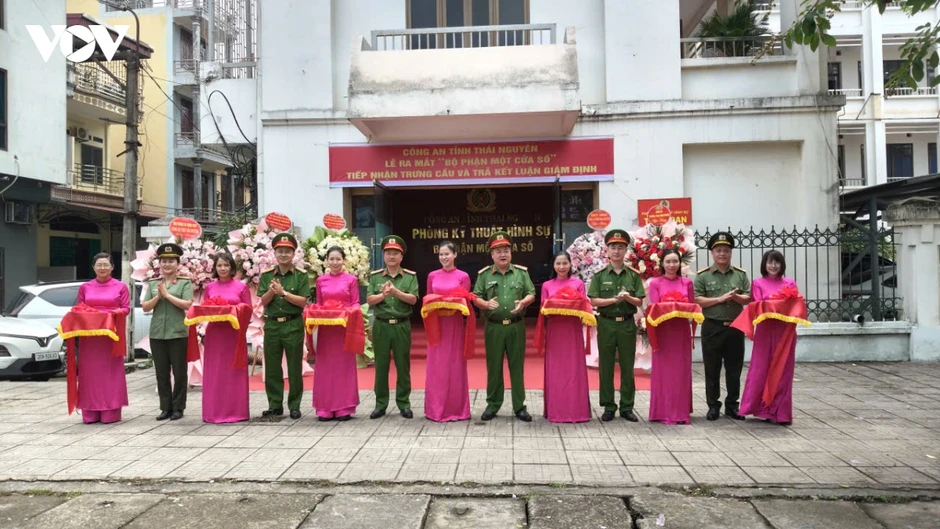 Công an tỉnh Thái Nguyên ra mắt bộ phận “Một cửa số” Công an tỉnh Thái Nguyên ra mắt bộ phận “Một cửa số”
