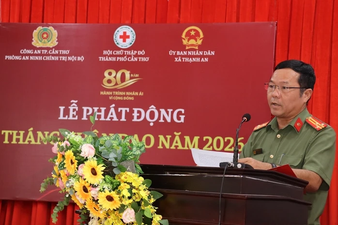 Công an TP Cần Thơ tổ chức khám bệnh, cấp phát thuốc miễn phí cho người dân Công an TP Cần Thơ tổ chức khám bệnh, cấp phát thuốc miễn phí cho người dân