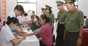 Công an TP Cần Thơ tổ chức khám bệnh, cấp phát thuốc miễn phí cho người dân