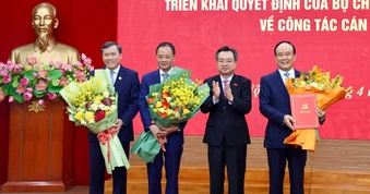 Công bố các quyết định của Bộ Chính trị, Ban Bí thư về công tác cán bộ