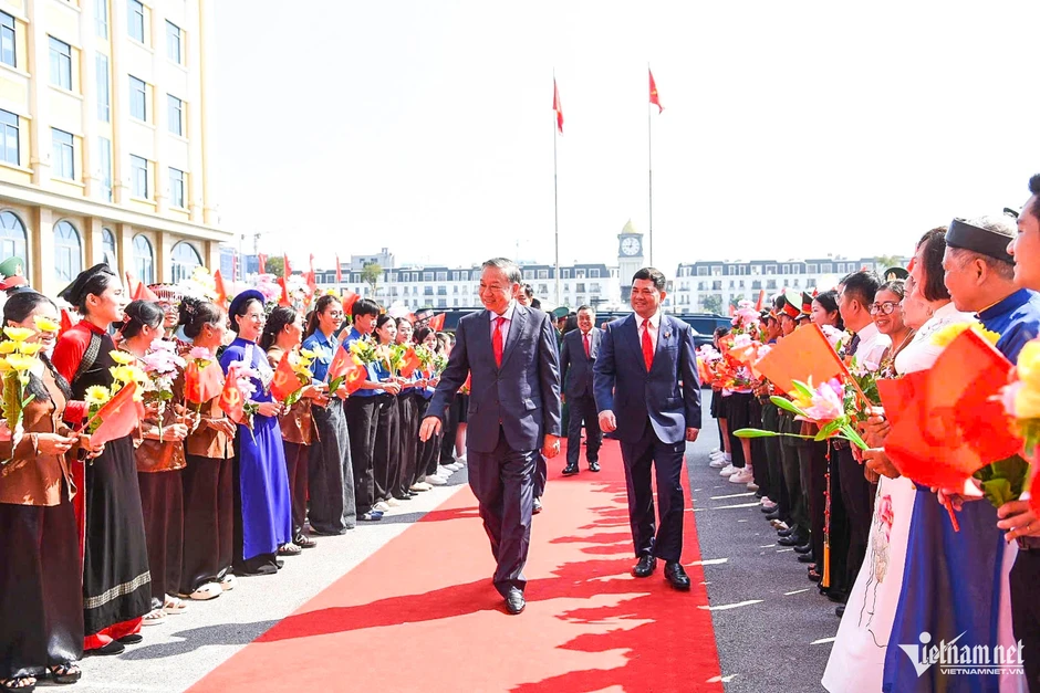 Công bố Nghị quyết thành lập thành phố Bắc Ninh Công bố Nghị quyết thành lập thành phố Bắc Ninh