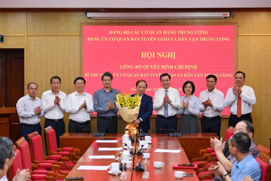 Công bố Quyết định chỉ định Bí thư Đảng ủy Cơ quan Ban Tuyên giáo và Dân vận Trung ương Công bố Quyết định chỉ định Bí thư Đảng ủy Cơ quan Ban Tuyên giáo và Dân vận Trung ương