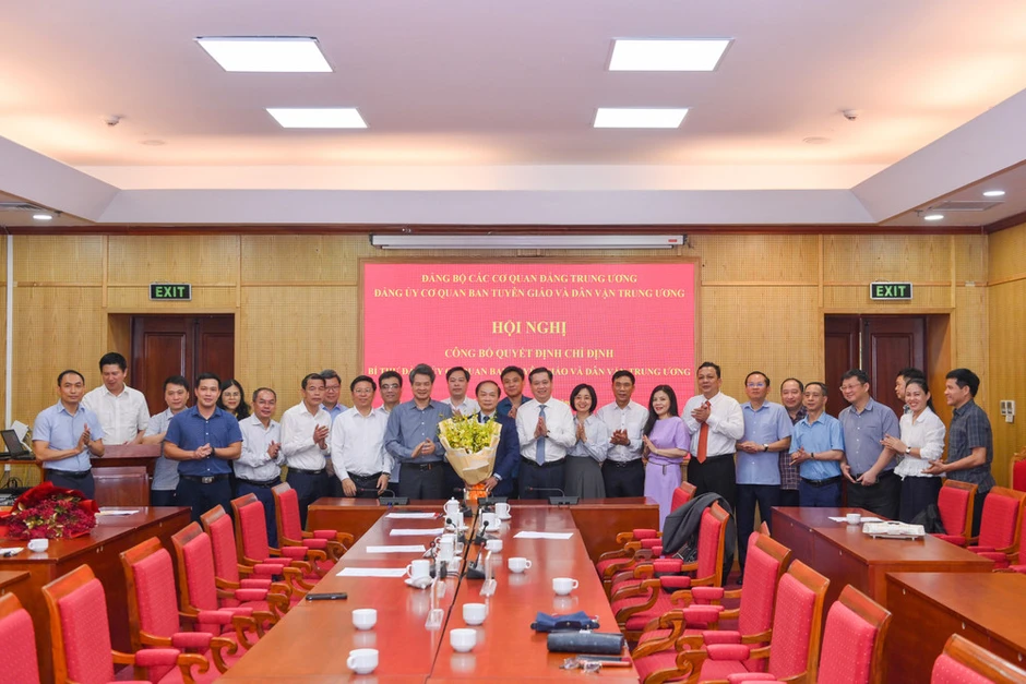 Công bố Quyết định chỉ định Bí thư Đảng ủy Cơ quan Ban Tuyên giáo và Dân vận Trung ương Công bố Quyết định chỉ định Bí thư Đảng ủy Cơ quan Ban Tuyên giáo và Dân vận Trung ương