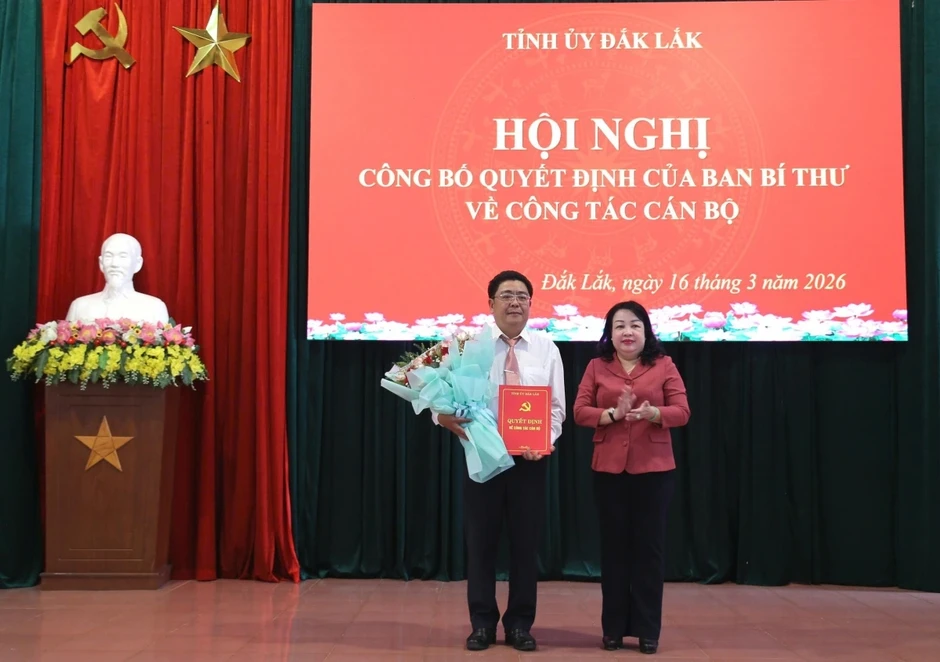 Công bố quyết định chuẩn y Phó Chủ nhiệm Ủy ban Kiểm tra Tỉnh ủy Đắk Lắk Công bố quyết định chuẩn y Phó Chủ nhiệm Ủy ban Kiểm tra Tỉnh ủy Đắk Lắk