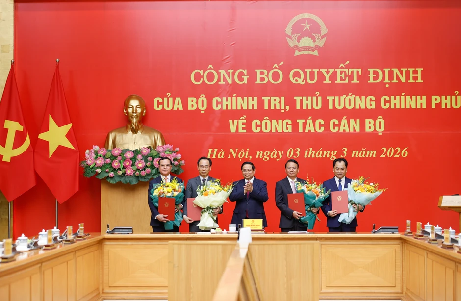 Công bố quyết định của Bộ Chính trị, Thủ tướng với 5 cán bộ Công bố quyết định của Bộ Chính trị, Thủ tướng với 5 cán bộ