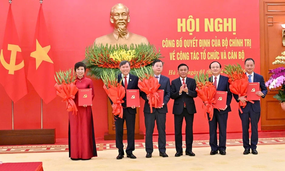 Công bố quyết định của Bộ Chính trị về công tác tổ chức, cán bộ với TinVina, VTV, TTXVN và 2 Viện Hàn lâm Công bố quyết định của Bộ Chính trị về công tác tổ chức, cán bộ với TinVina, VTV, TTXVN và 2 Viện Hàn lâm