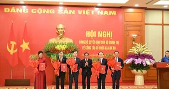 Công bố Quyết định của Bộ Chính trị về công tác tổ chức và cán bộ