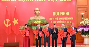 Công bố quyết định của Bộ Chính trị về tổ chức và lãnh đạo VTV, TinVina, TTXVN và hai Viện Hàn lâm