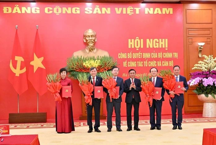 Công bố quyết định của Bộ Chính trị về tổ chức và lãnh đạo VTV, TinVina, TTXVN và hai Viện Hàn lâm
