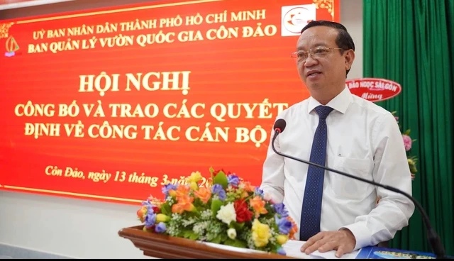 Công bố quyết định của Chủ tịch UBND TPHCM về công tác cán bộ Công bố quyết định của Chủ tịch UBND TPHCM về công tác cán bộ