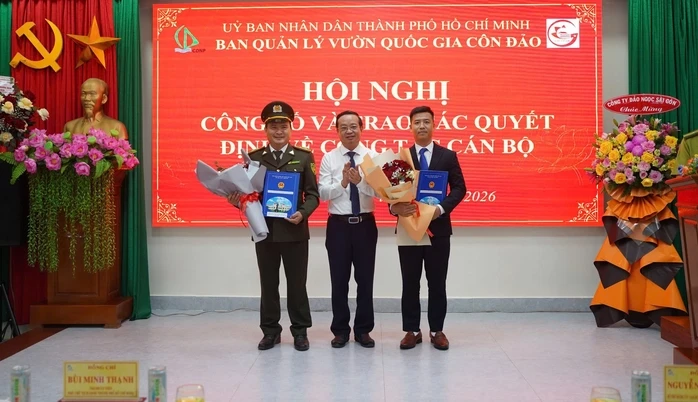Công bố quyết định của Chủ tịch UBND TPHCM về công tác cán bộ Công bố quyết định của Chủ tịch UBND TPHCM về công tác cán bộ