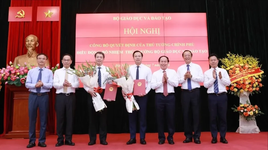 Công bố quyết định điều động, bổ nhiệm 2 Thứ trưởng Bộ GD-ĐT Công bố quyết định điều động, bổ nhiệm 2 Thứ trưởng Bộ GD-ĐT