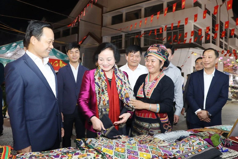 Công bố quyết định kiểm tra, giám sát của Bộ Chính trị, Ban Bí thư đối với Ban thường vụ Tỉnh ủy Điện Biên Công bố quyết định kiểm tra, giám sát của Bộ Chính trị, Ban Bí thư đối với Ban thường vụ Tỉnh ủy Điện Biên