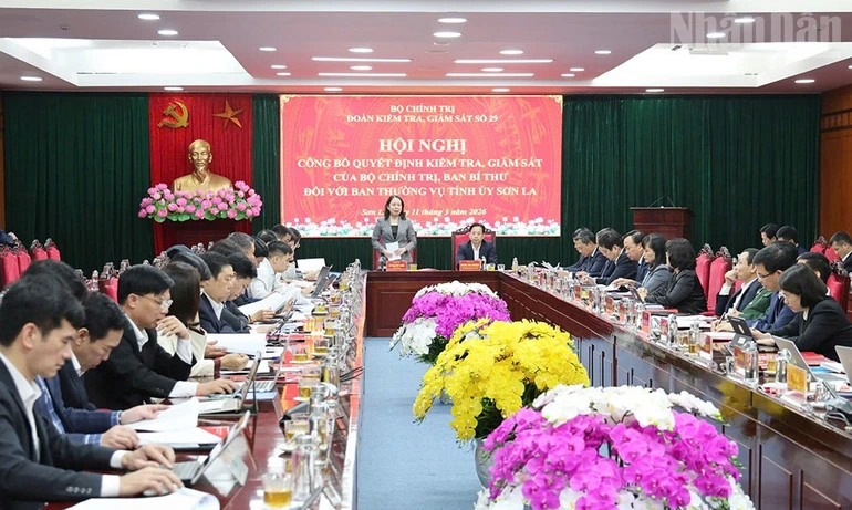 Công bố quyết định kiểm tra, giám sát của Bộ Chính trị, Ban Bí thư tại Sơn La Công bố quyết định kiểm tra, giám sát của Bộ Chính trị, Ban Bí thư tại Sơn La