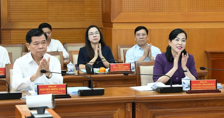 Công bố quyết định kiểm tra, giám sát đối với Ban Thường vụ Thành ủy Thành phố Hồ Chí Minh Công bố quyết định kiểm tra, giám sát đối với Ban Thường vụ Thành ủy Thành phố Hồ Chí Minh