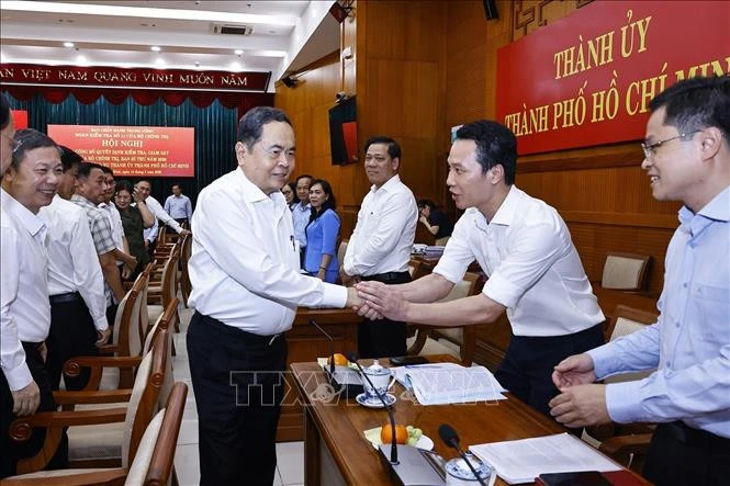 Công bố quyết định kiểm tra, giám sát đối với Ban thường vụ Thành ủy TPHCM Công bố quyết định kiểm tra, giám sát đối với Ban thường vụ Thành ủy TPHCM