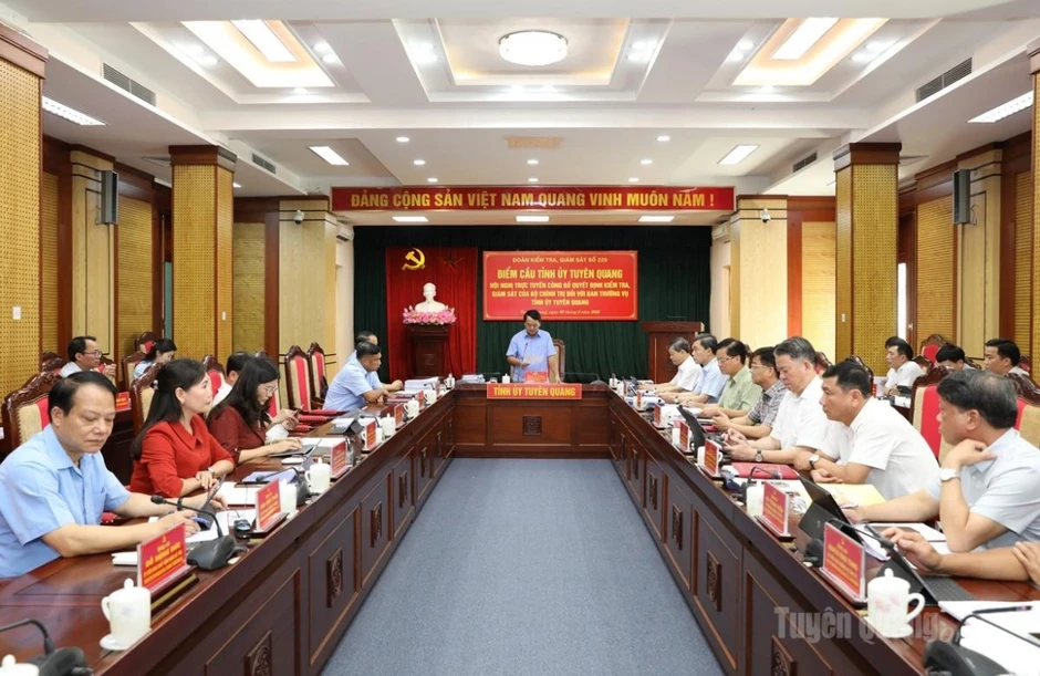 Công bố quyết định kiểm tra, giám sát đối với các Ban Thường vụ Tỉnh ủy Cao Bằng và Tuyên Quang Công bố quyết định kiểm tra, giám sát đối với các Ban Thường vụ Tỉnh ủy Cao Bằng và Tuyên Quang