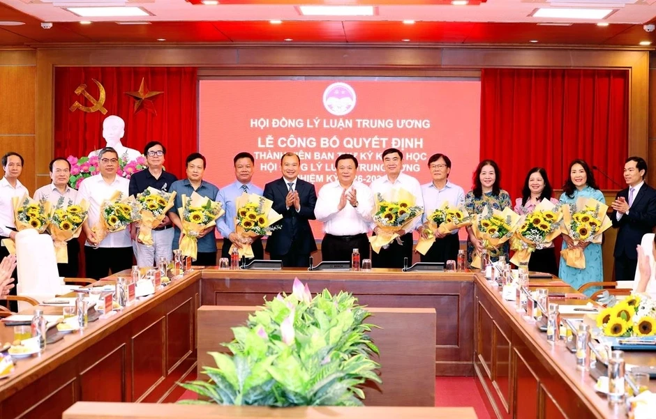 Công bố quyết định thành viên Ban Thư ký khoa học Hội đồng Lý luận Trung ương Công bố quyết định thành viên Ban Thư ký khoa học Hội đồng Lý luận Trung ương