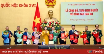 Công bố, trao Nghị quyết của Ủy ban Thường vụ Quốc hội về công tác cán bộ