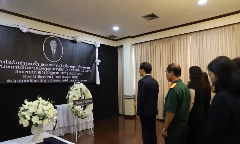 Cộng đồng người Việt Nam tại nhiều nước viếng Chủ tịch Quốc hội Lào Cộng đồng người Việt Nam tại nhiều nước viếng Chủ tịch Quốc hội Lào