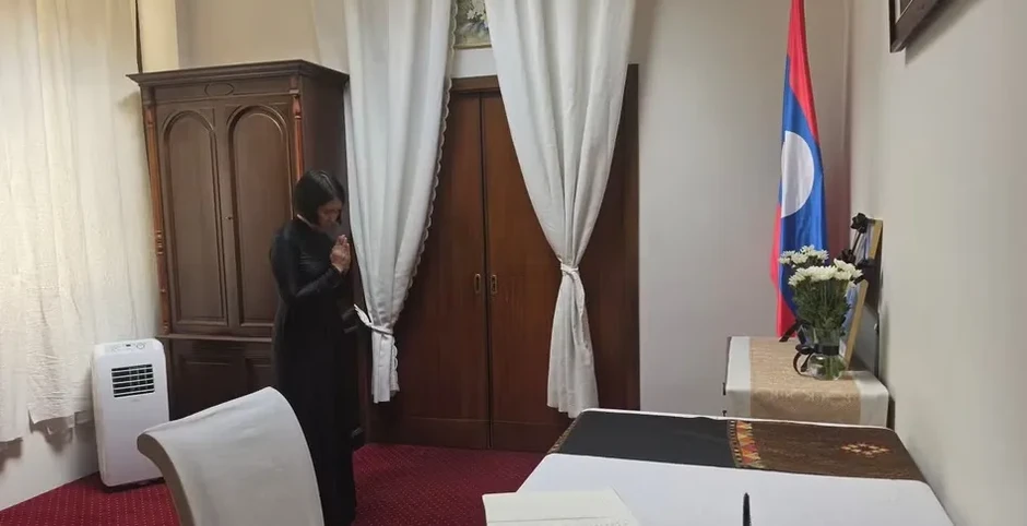 Cộng đồng người Việt Nam tại nhiều nước viếng Chủ tịch Quốc hội Lào Cộng đồng người Việt Nam tại nhiều nước viếng Chủ tịch Quốc hội Lào