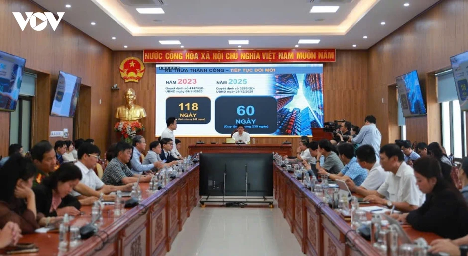 Công nghệ số - "cánh tay nối dài" trong thế vừa làm vừa gỡ Công nghệ số - "cánh tay nối dài" trong thế vừa làm vừa gỡ