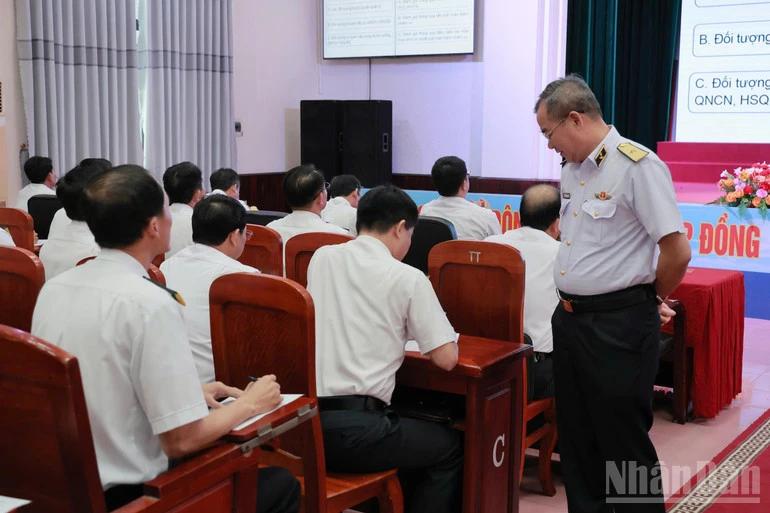 Công tác giáo dục chính trị - nền tảng xây dựng bản lĩnh, ý chí chiến đấu cho cán bộ, chiến sĩ