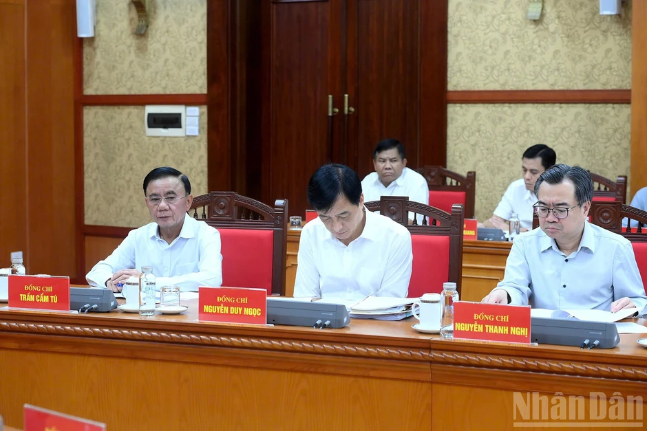 Công tác tư tưởng phải sát thực tiễn, chủ động phát hiện và thúc đẩy giải quyết vấn đề Công tác tư tưởng phải sát thực tiễn, chủ động phát hiện và thúc đẩy giải quyết vấn đề