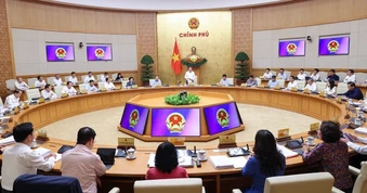 Cử người không đúng thành phần dự cuộc họp của Chính phủ sẽ bị phê bình công khai