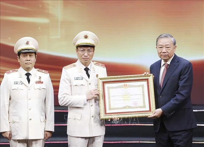 Cụ thể hóa tư duy, nhận thức mới của Đảng về an ninh và bảo vệ an ninh Cụ thể hóa tư duy, nhận thức mới của Đảng về an ninh và bảo vệ an ninh