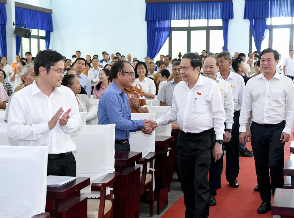 Cử tri cả nước phát huy quyền làm chủ, trực tiếp lựa chọn những đại biểu tiêu biểu, xứng đáng nhất Cử tri cả nước phát huy quyền làm chủ, trực tiếp lựa chọn những đại biểu tiêu biểu, xứng đáng nhất