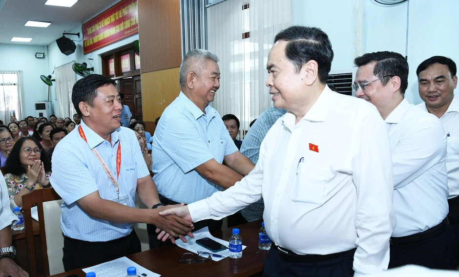 Cử tri cả nước phát huy quyền làm chủ, trực tiếp lựa chọn những đại biểu tiêu biểu, xứng đáng nhất Cử tri cả nước phát huy quyền làm chủ, trực tiếp lựa chọn những đại biểu tiêu biểu, xứng đáng nhất