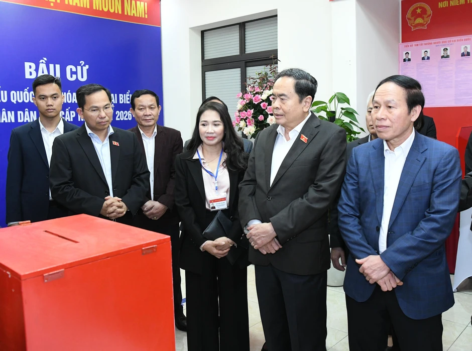 Cử tri cả nước phát huy quyền làm chủ, trực tiếp lựa chọn những đại biểu tiêu biểu, xứng đáng nhất Cử tri cả nước phát huy quyền làm chủ, trực tiếp lựa chọn những đại biểu tiêu biểu, xứng đáng nhất