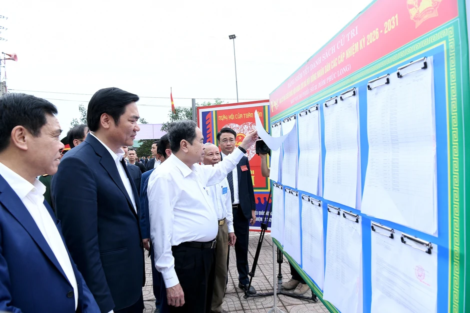 Cử tri cả nước phát huy quyền làm chủ, trực tiếp lựa chọn những đại biểu tiêu biểu, xứng đáng nhất Cử tri cả nước phát huy quyền làm chủ, trực tiếp lựa chọn những đại biểu tiêu biểu, xứng đáng nhất