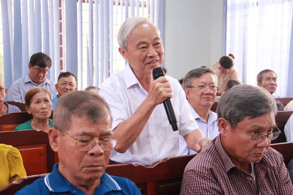 Cử tri đề nghị xử lý nghiêm người thông tin sai sự thật trên mạng xã hội Cử tri đề nghị xử lý nghiêm người thông tin sai sự thật trên mạng xã hội