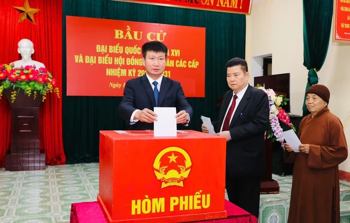 Cử tri đi bầu cử tại Ninh Bình đạt tỉ lệ 99,6% Cử tri đi bầu cử tại Ninh Bình đạt tỉ lệ 99,6%