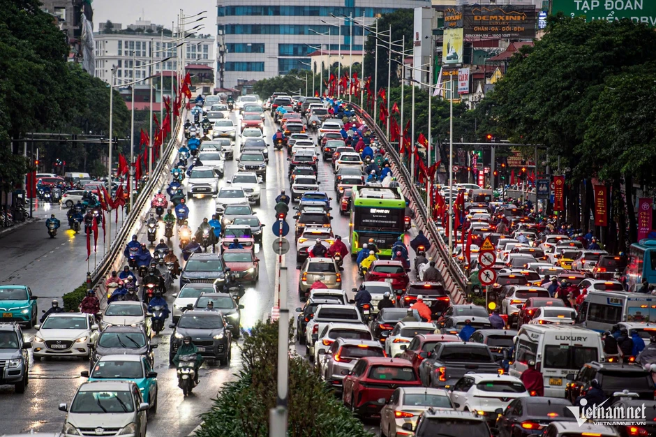 Cử tri Hà Nội kiến nghị hạn chế phương tiện cá nhân vào một số khu vực trung tâm Cử tri Hà Nội kiến nghị hạn chế phương tiện cá nhân vào một số khu vực trung tâm