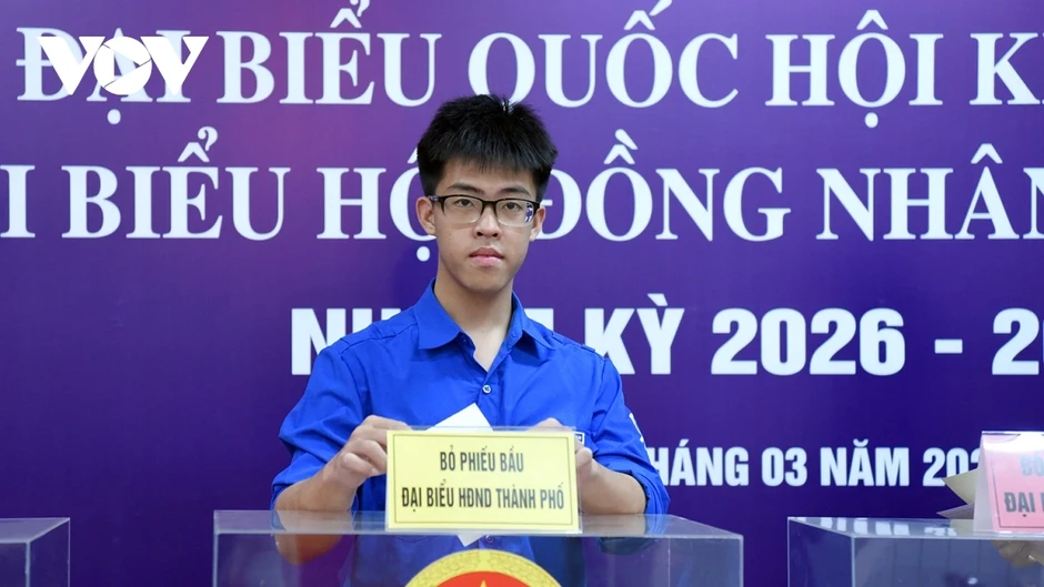 Cử tri Hà Nội náo nức trong Ngày hội non sông